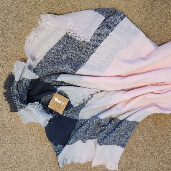 Just Cozy Blanket Scarf NWT - Picture 8 of 14